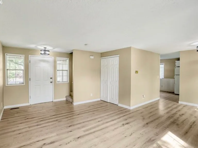 1610 NE 235th Ave — Photo 7