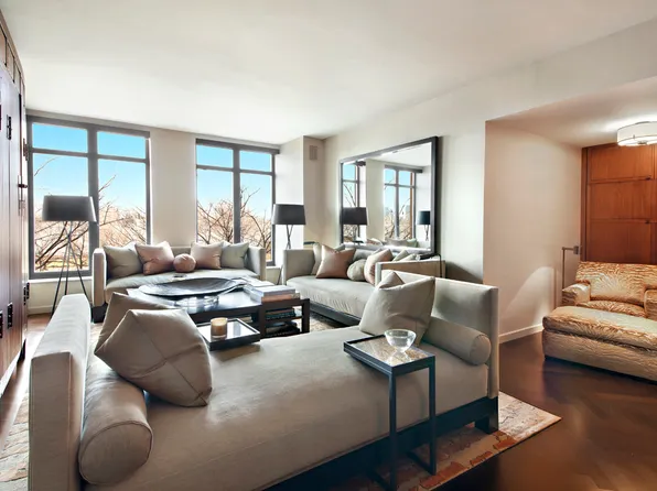 400 West image 1 of 8