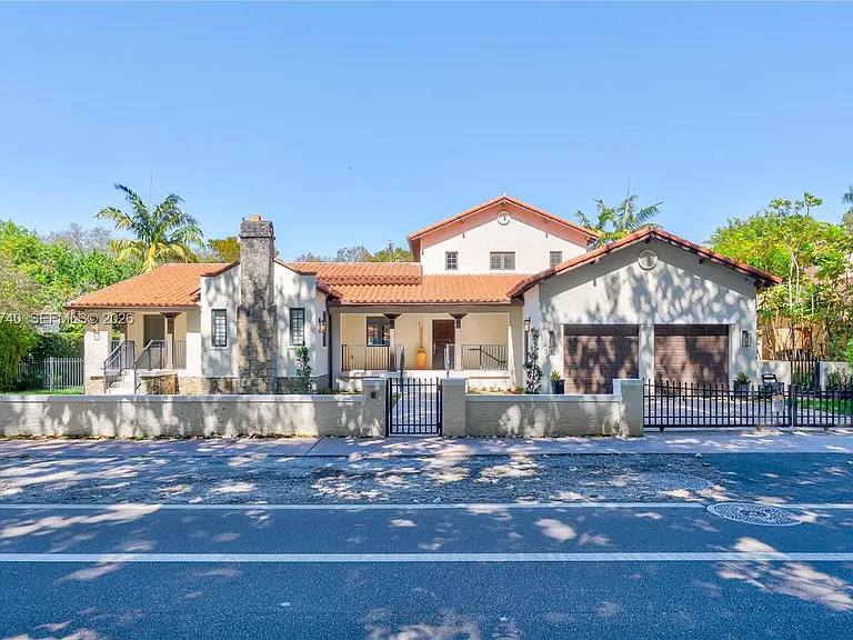 519 Alhambra Cir — Photo 68