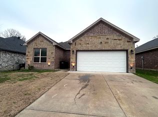 1024 Baker St, Fort Worth, TX 76104