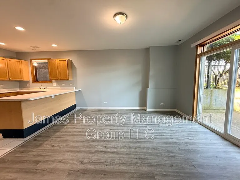 2711 W Congress Pkwy #1 — Photo 3