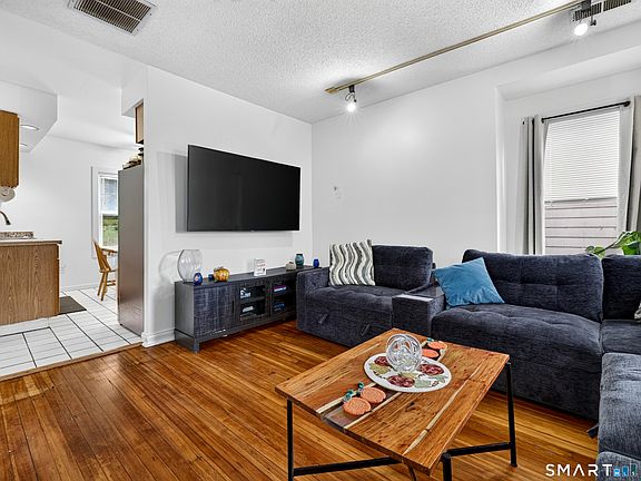 5th image of 977 Townsend Avenue