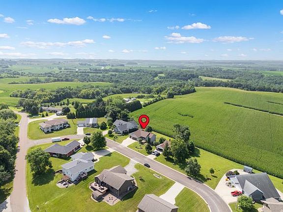 5th image of 313 Maple Dr