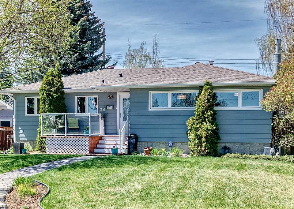 1st image of 29 E Chisholm Cres NW