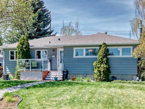 29 E Chisholm Cres NW, Calgary, AB T2L 0Y9