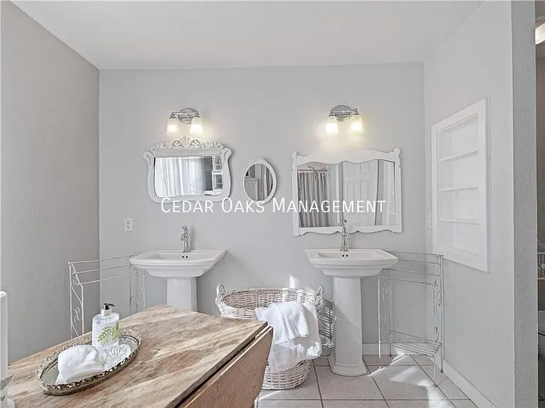 303 N Summit St — Photo 10