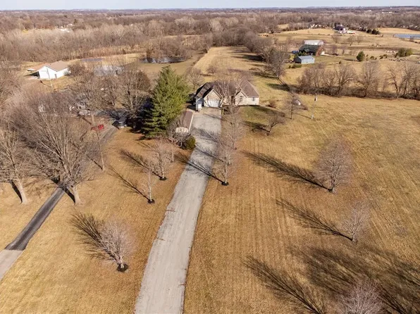 3619 S Ketterman Rd, Oak Grove, MO 64075