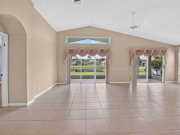 2nd image of 6839 Lismore Avenue