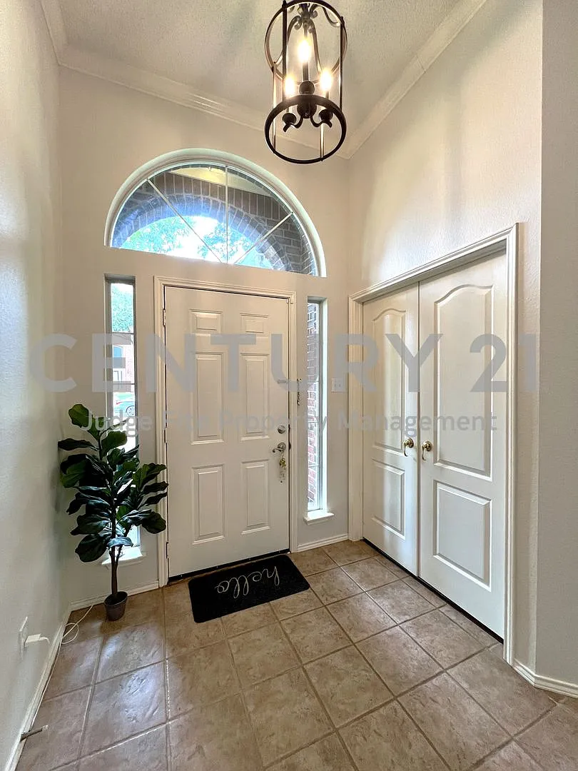 Well Maintained 4/2/2 in Frisco ISD For Rent! — Photo 4