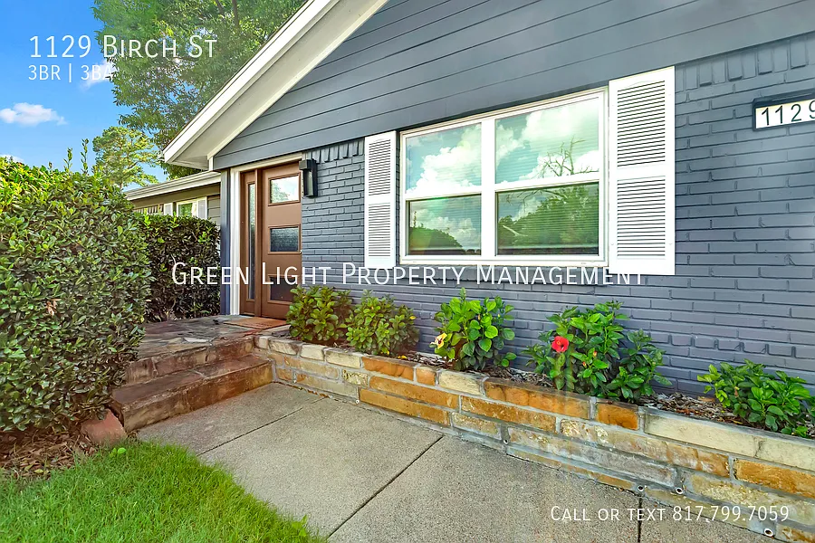 Spacious 3-bedroom, 3-bathroom home in Hurst — Photo 4