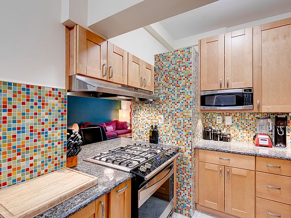 5th image of 3215 Arlington Ave APT 1E