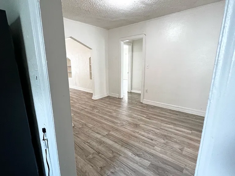 2240 NE 20th St — Photo 17