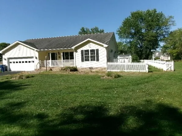 204 1st St, Grottoes, VA 24441