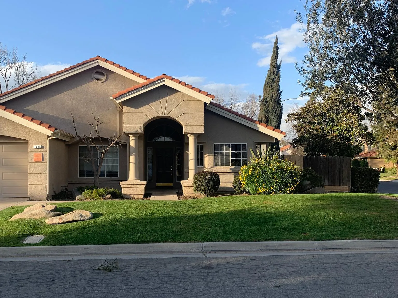 1926 E Lester Ave — Photo 2