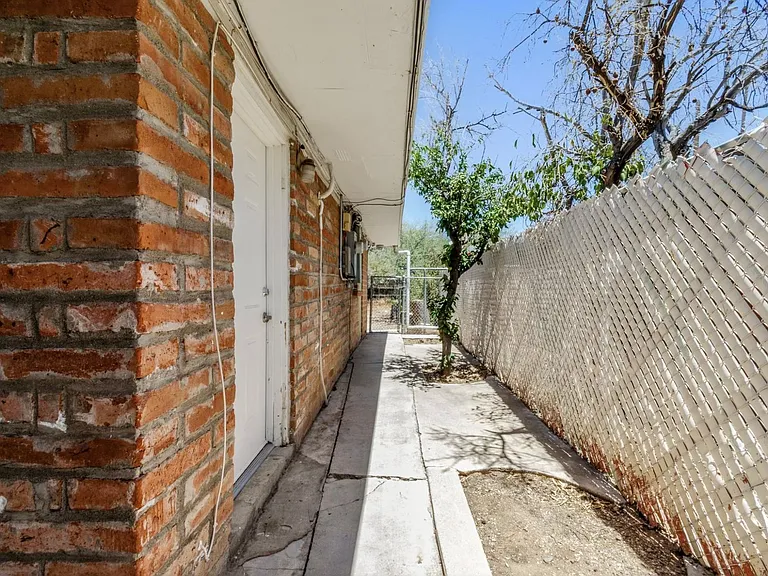 3225 E Patricia St — Photo 18