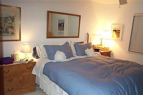 4th image of 275 Country Club Ln