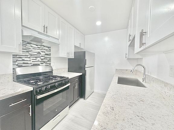 5th image of 849 Wilcox Ave #3