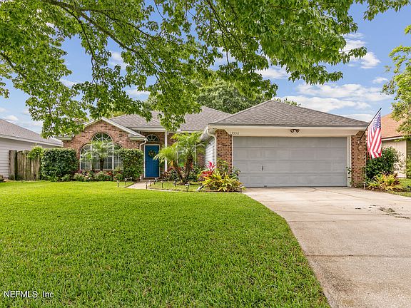 3rd image of 13556 VALBUENA Court