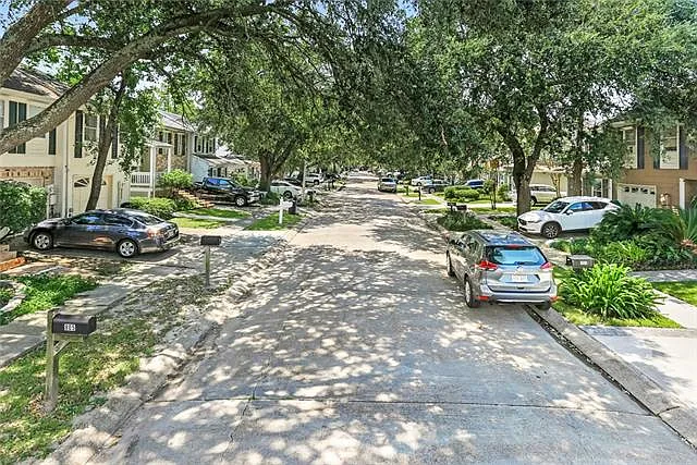 1725 Old Metairie Ln — Photo 3