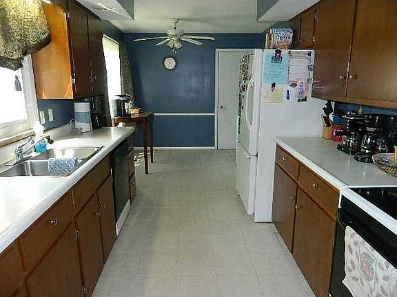 4th image of 165 Eastwood Dr