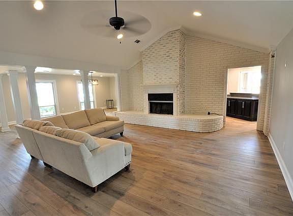 5th image of 423 River Oaks Dr