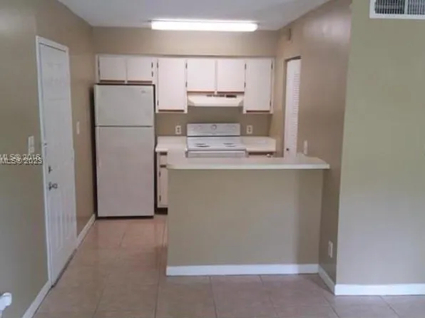 (undisclosed Address), Hollywood, FL 33021