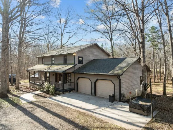 301 Beck Forest Ln, Thomasville, NC 27360