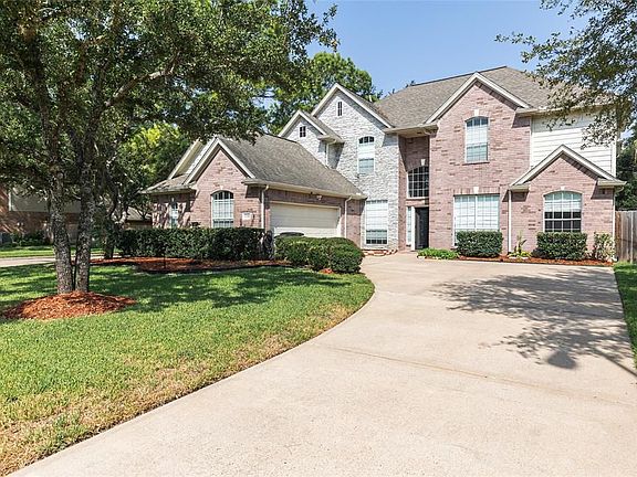 3rd image of 22318 Caroline Cove Ln