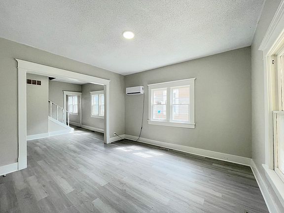 2nd image of 414 E 8th Ave