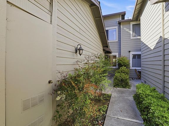 3rd image of 81 Frontier Trail Dr
