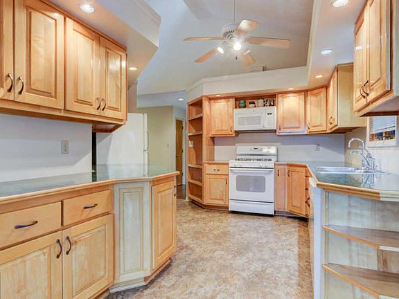 5th image of 2031 Berrywood Dr