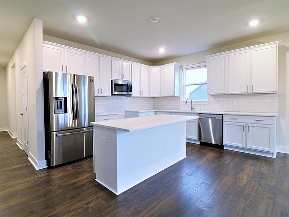 4th image of 7056 Woodbridge Dr