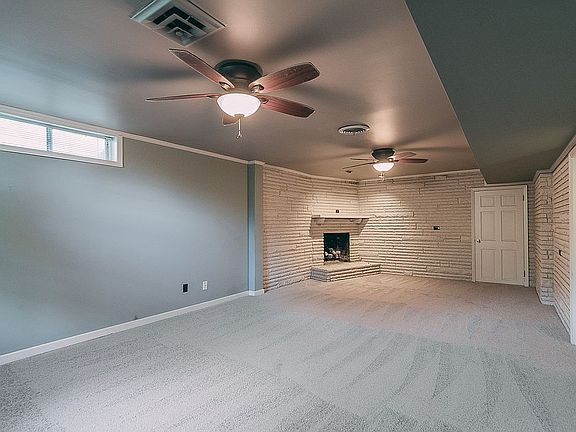 Beautiful Master w fireplace