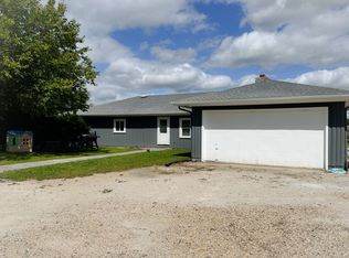 W210N11785 Hilltop Dr, Germantown, WI 53022