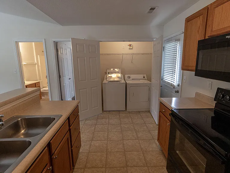 3306 E Saint Charles Rd — Photo 9