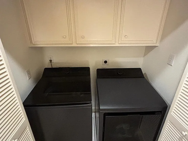 1310 W Webster St — Photo 25