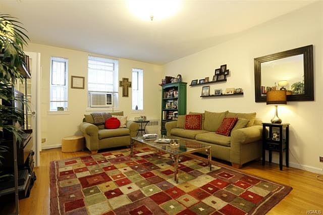 1st image of 16 N Chatsworth Ave #211