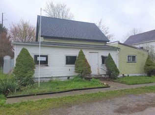 207 S Johnson St, Otterbein, IN 47970