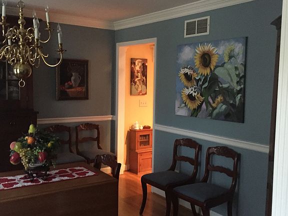 4th image of 412 Farmbrook Cir
