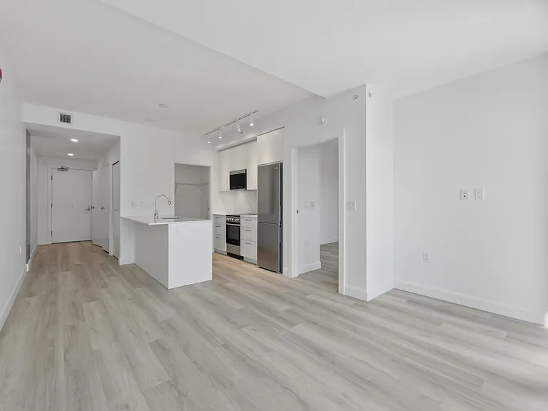 2511 Carolina St — Photo 70