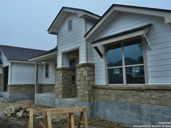 145 Summerset Trl, Fischer, TX 78623