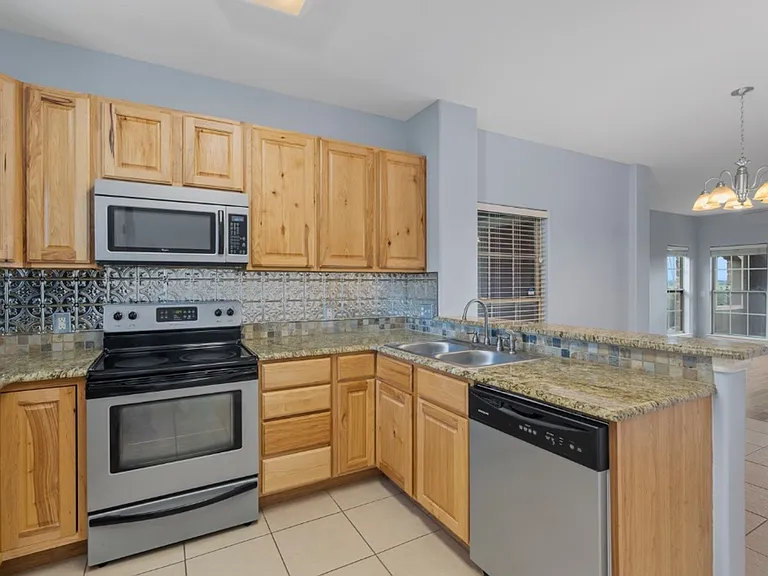 6810 Deatonhill Dr #1200 — Photo 8