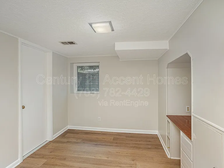 3233 Holly Hill Dr — Photo 23