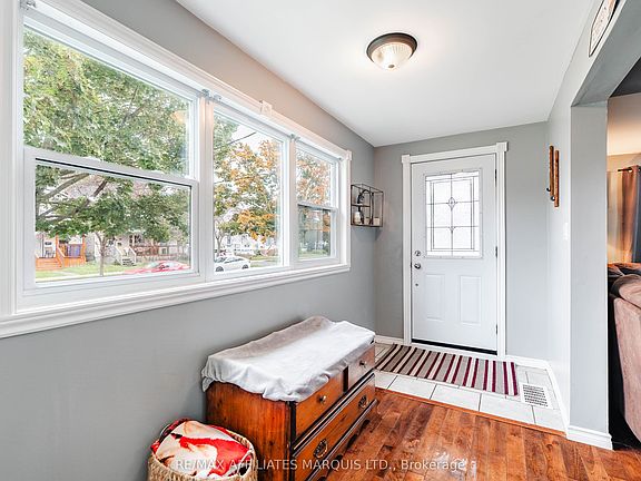4th image of 222 Belmont St