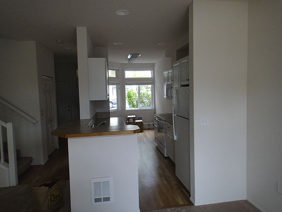 5th image of 12427 NE 7th Pl #2427