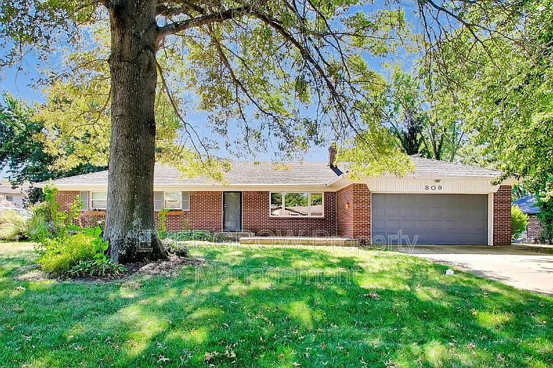 809 Orchard Ln
