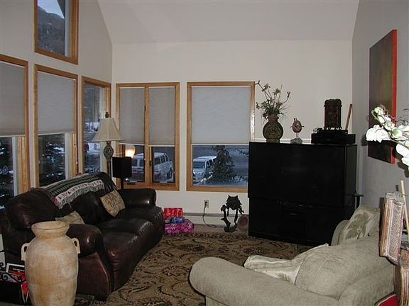 5th image of 742 W Prospect Ave