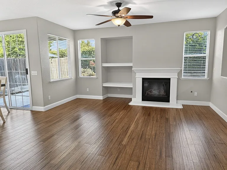 2371 Serena Ave — Photo 7