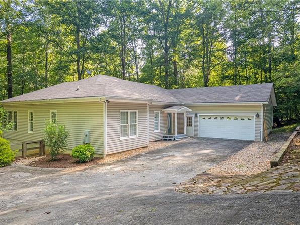 218 River Dr