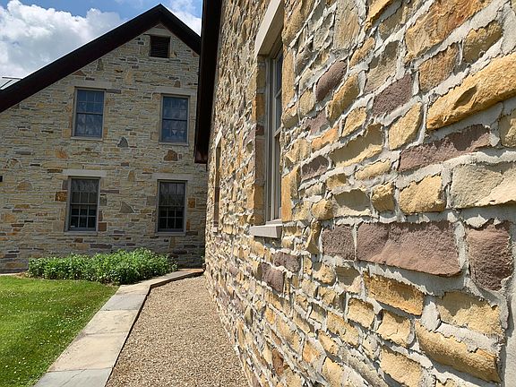 5th image of 2035 Welsh Hills Rd NE